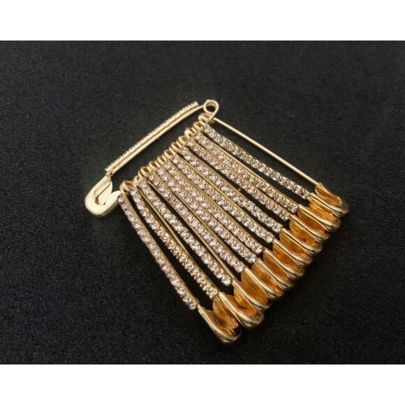 Golden Colour Diamond Designer‎ Safety Pin (3960) - Picture 6 of 7